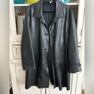 Ermenegildo Zegna Black Leather coat with removable fur liner. Size Medium 50.